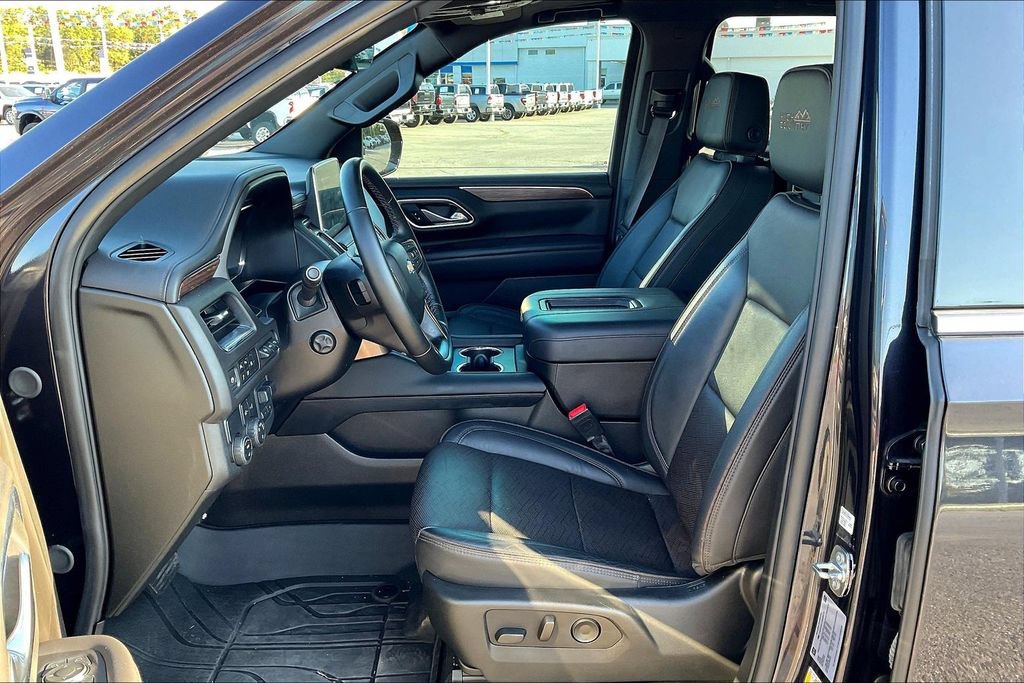 Used 2024 Chevrolet Suburban High Country RWD image 23