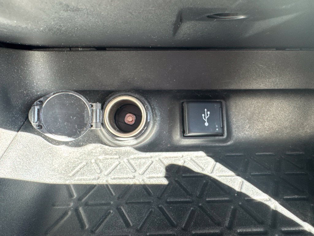 Used 2021 Toyota RAV4 LE AWD/4WD image 31