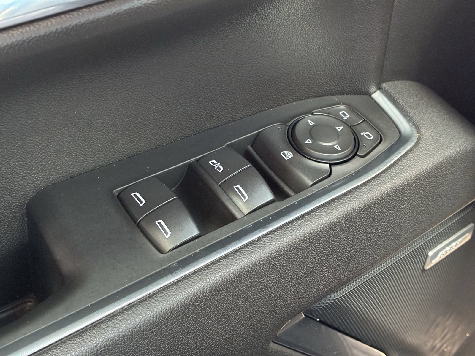 Used 2025 Chevrolet Silverado 1500 LT Trail Boss w/ Convenience Package II AWD/4WD image 20
