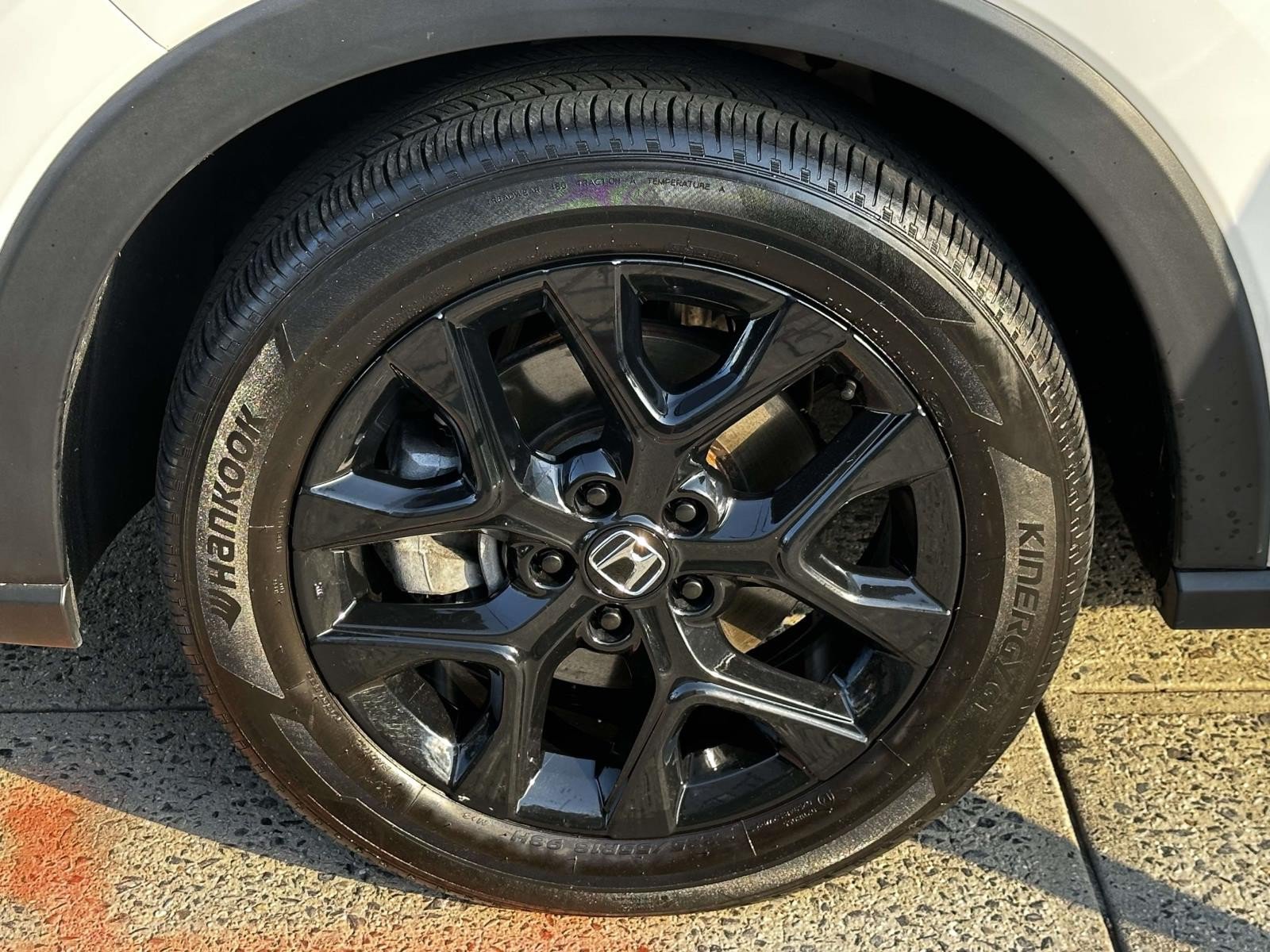 Used 2018 Jeep Grand Cherokee Laredo AWD/4WD image 13