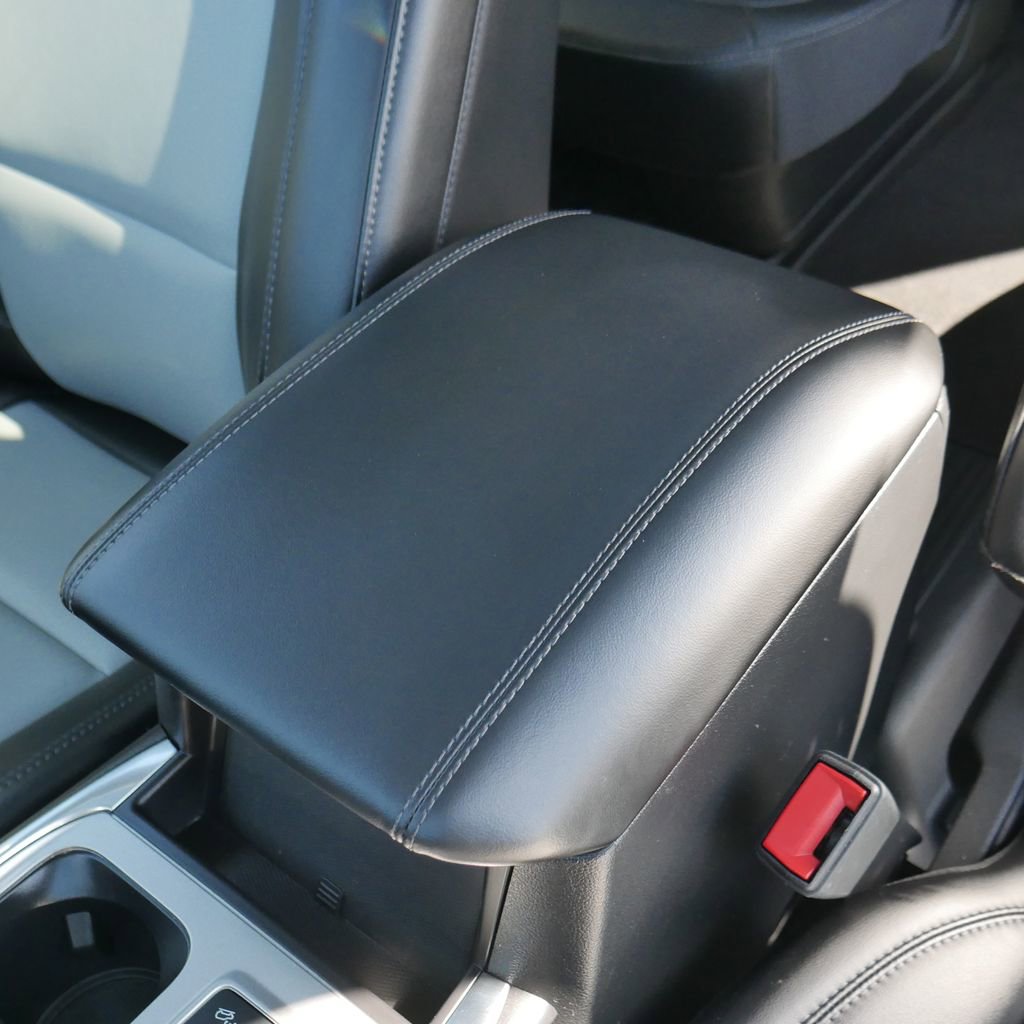 Used 2023 Ford Explorer XLT w/ Equipment Group 202A image 28