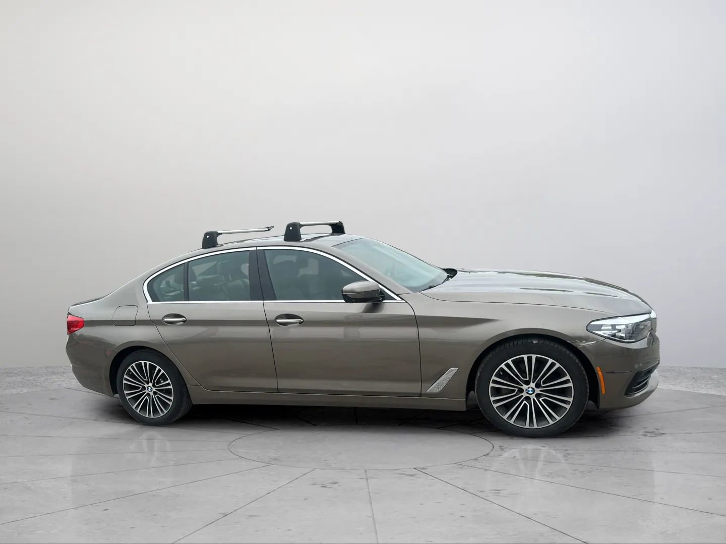 Used 2017 BMW 530i xDrive AWD/4WD image 11