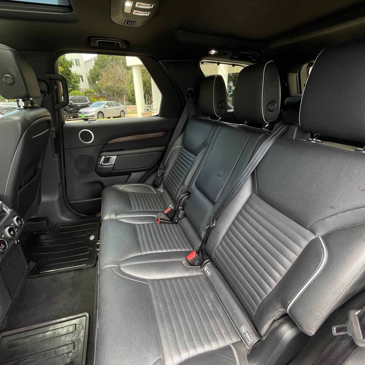 Used 2019 Land Rover Discovery HSE AWD/4WD image 24
