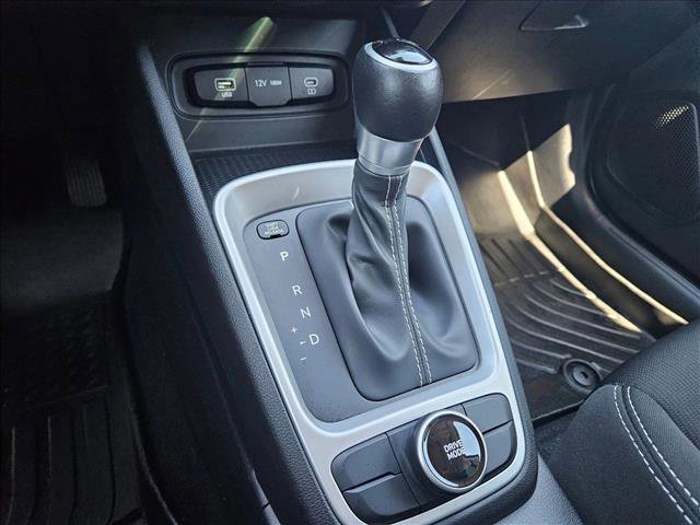 Used 2023 Hyundai Venue SEL image 12