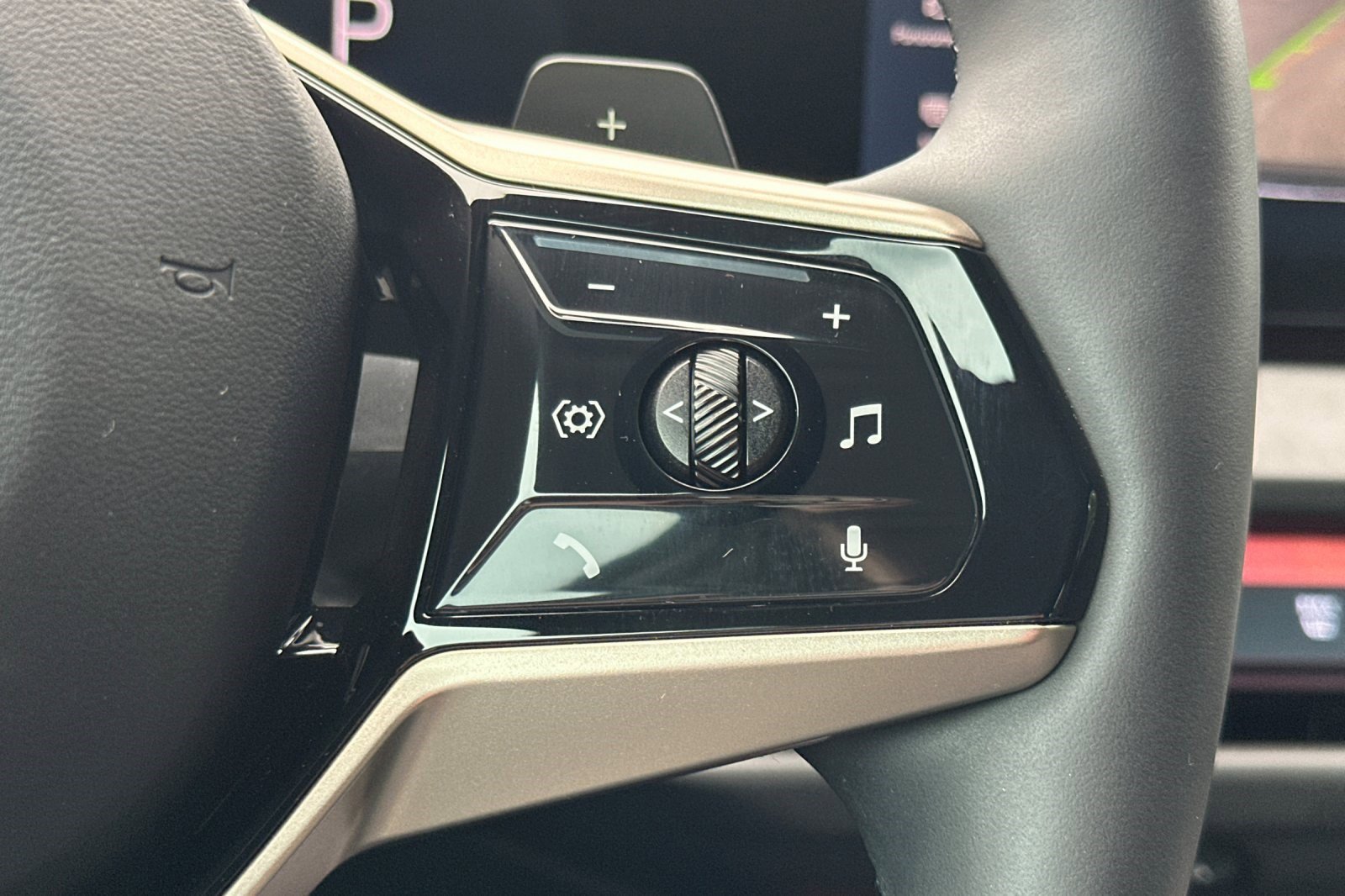 Used 2025 BMW X3 xDrive30i w/ Premium Package image 31