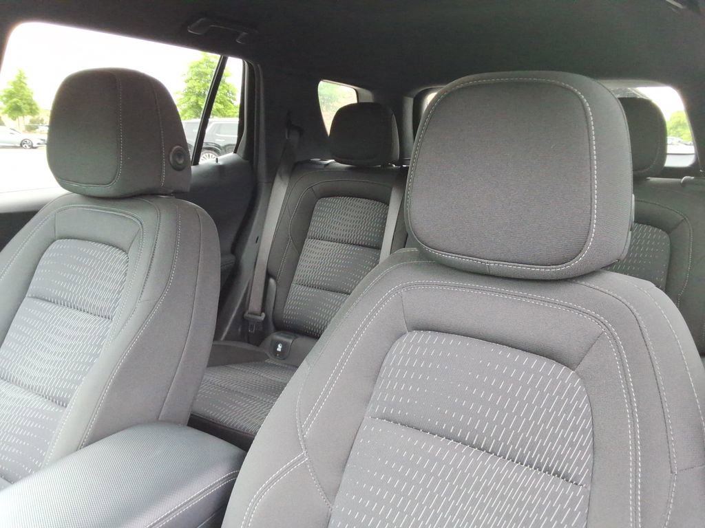 Used 2025 Chevrolet Equinox LT w/ Safety and Technology Package FWD image 23