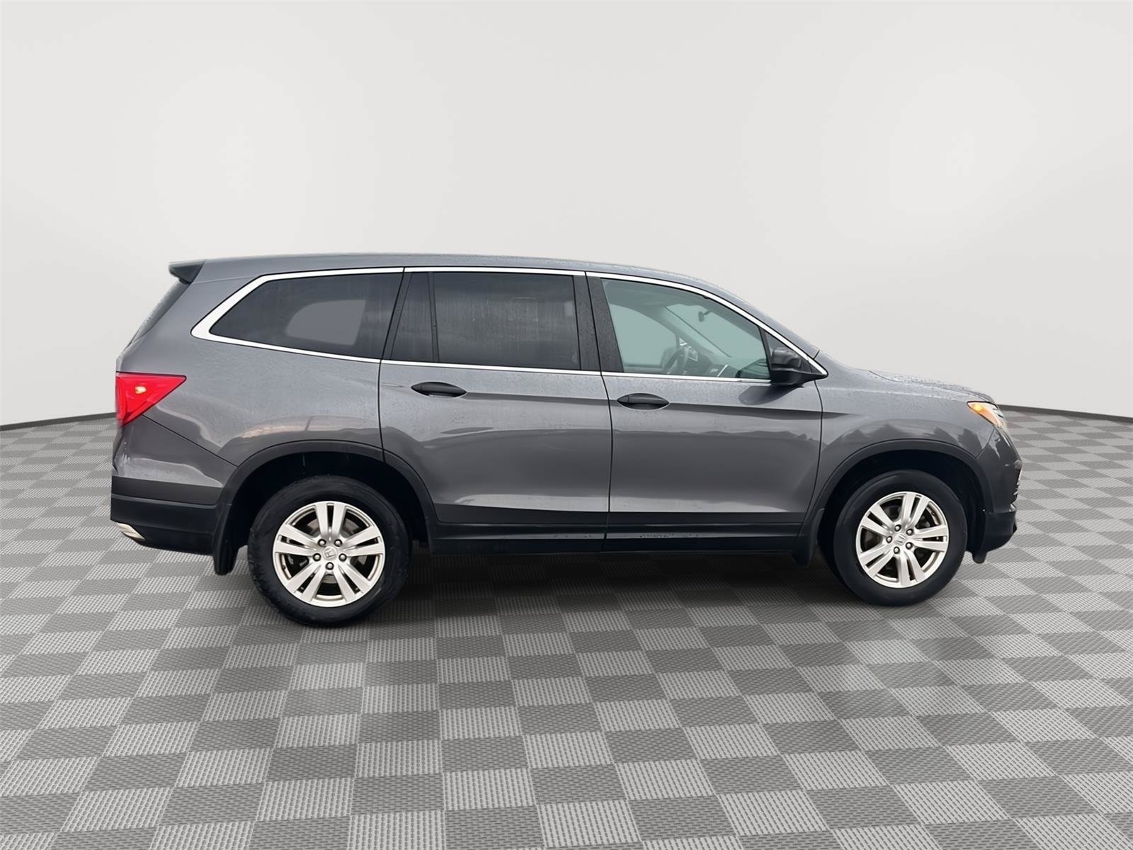 Used 2018 Honda Pilot LX image 30