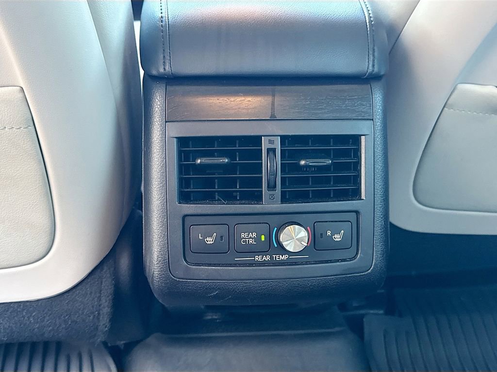 Used 2018 Toyota Avalon Limited image 30