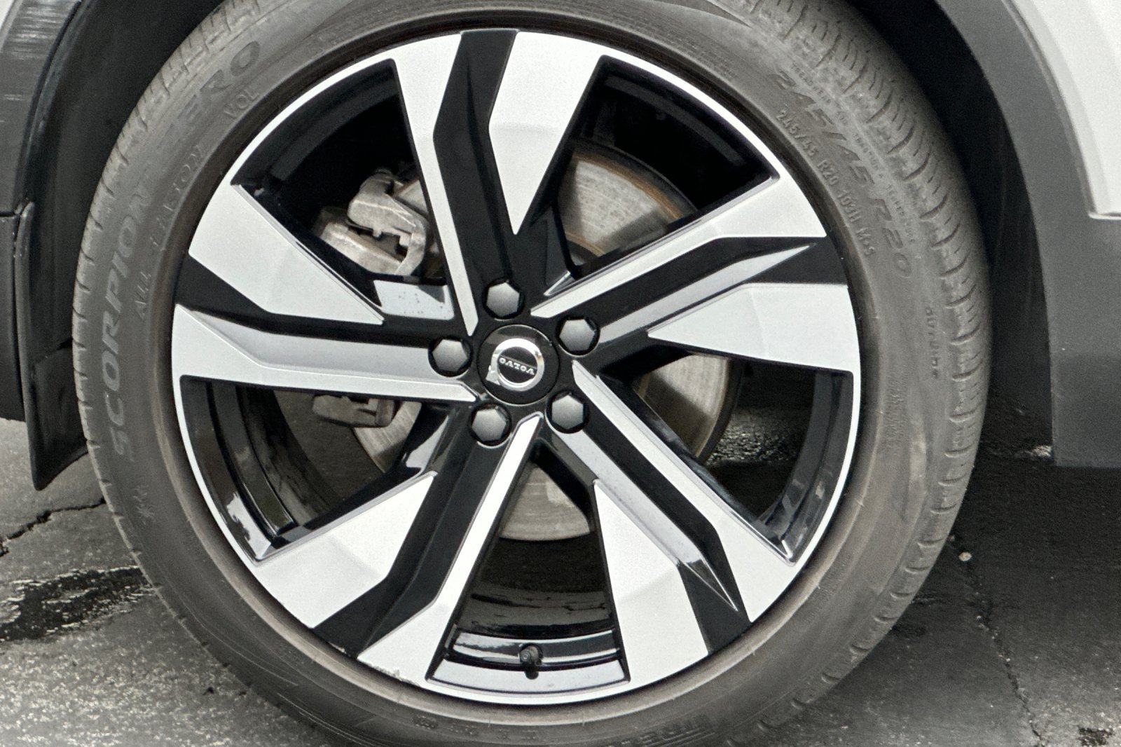 Certified 2024 Volvo XC40 B5 Plus w/ Climate Package AWD/4WD image 35