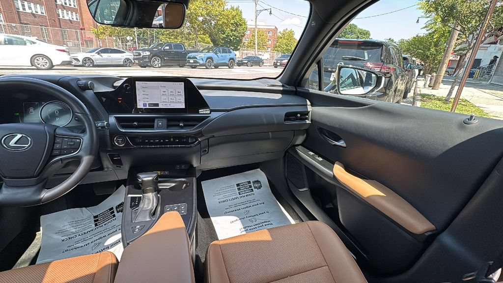 Used 2024 Lexus UX 250h AWD w/ Premium Package image 27