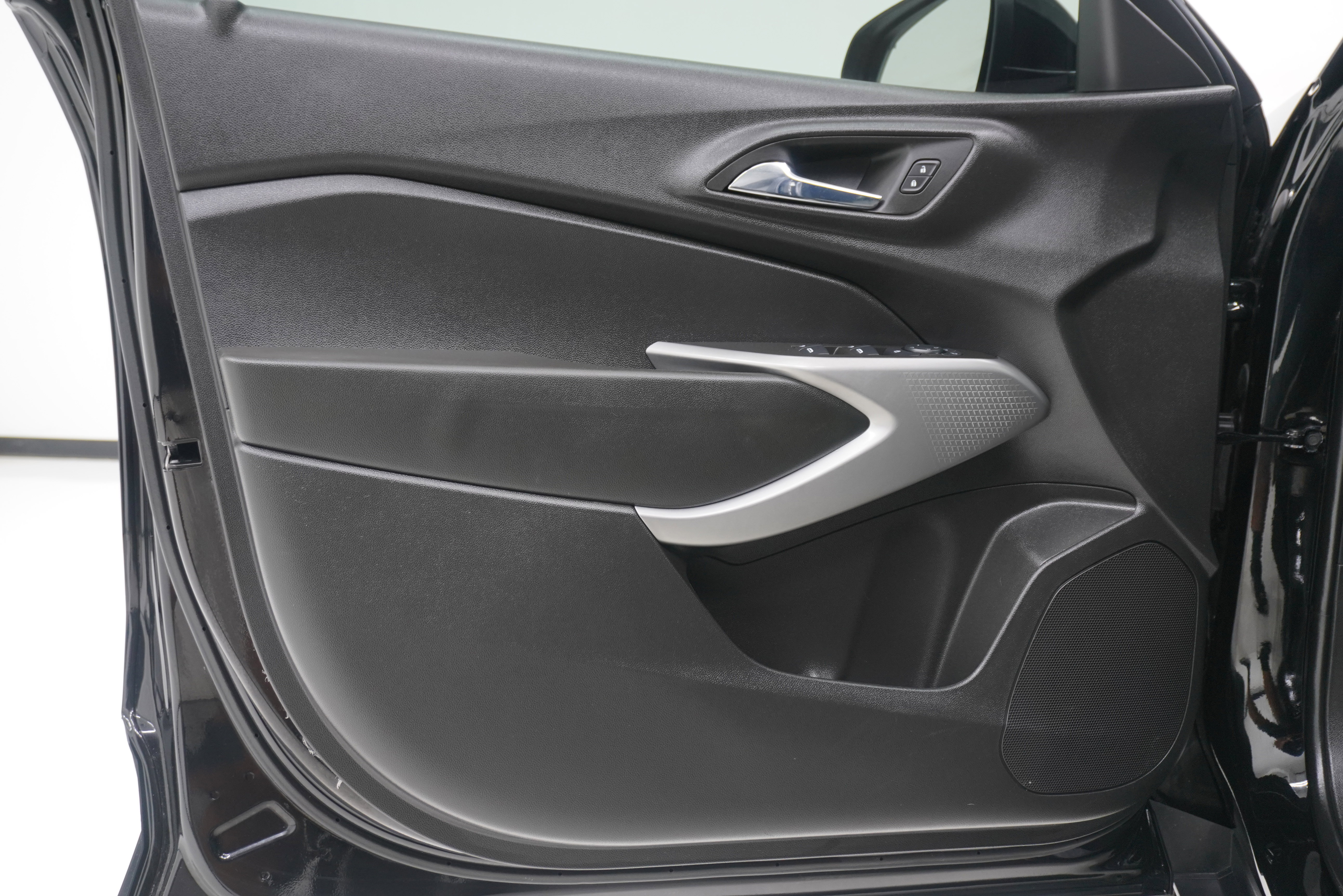Used 2024 Chevrolet Trax RS w/ Driver Confidence Package FWD image 14