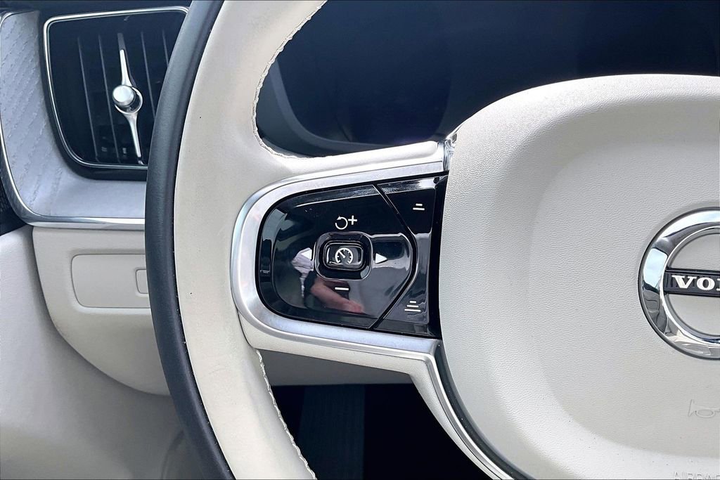 Used 2024 Volvo XC60 B5 Ultimate image 24