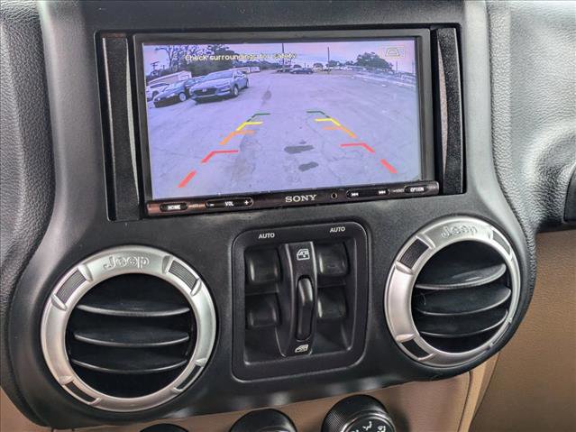 Used 2015 Jeep Wrangler Unlimited Rubicon w/ Max Tow Package image 13