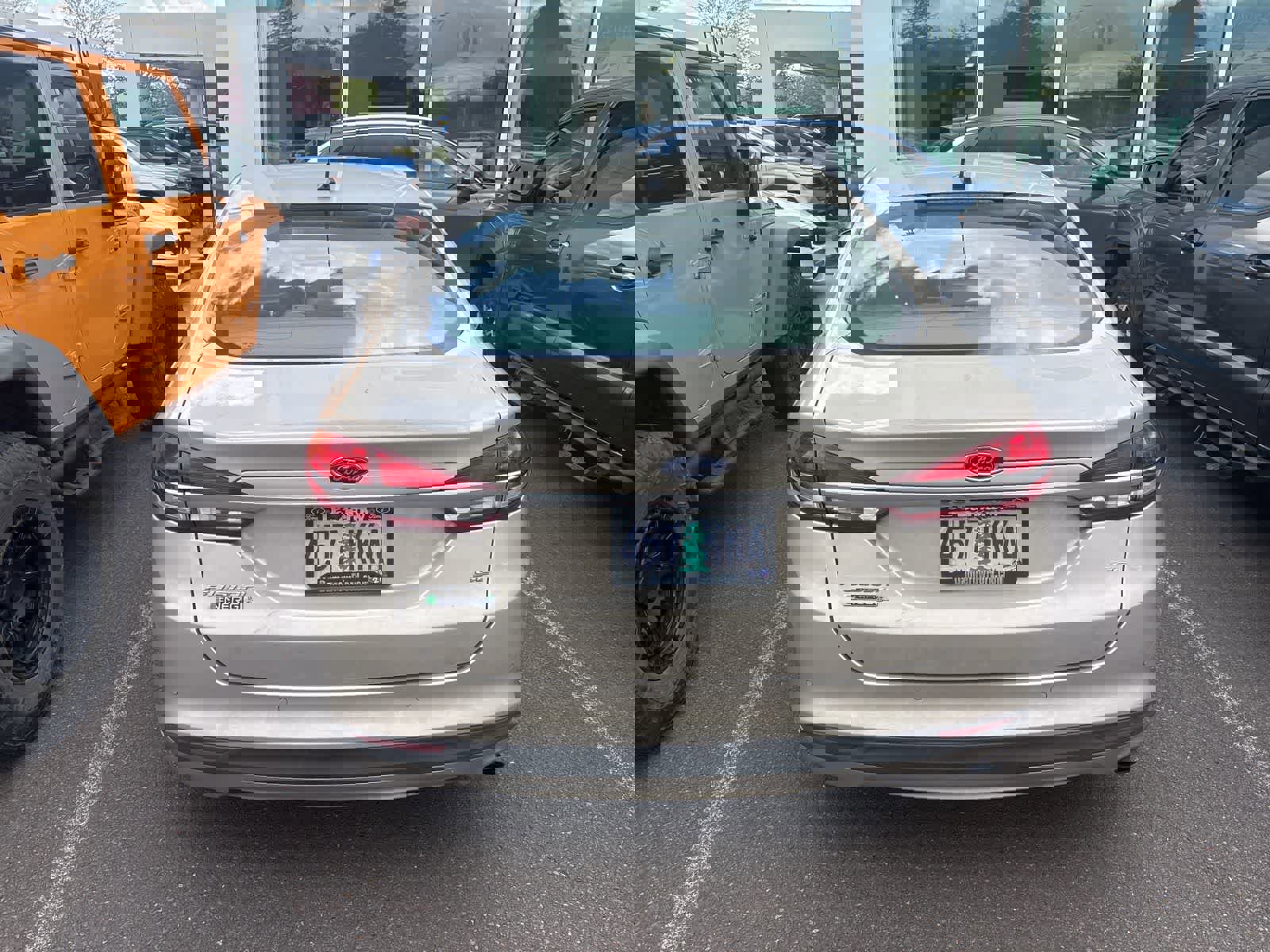 Used 2017 Ford Fusion Energi SE FWD image 3