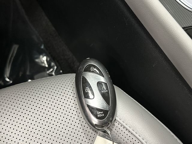 Used 2024 Hyundai Elantra Limited image 28