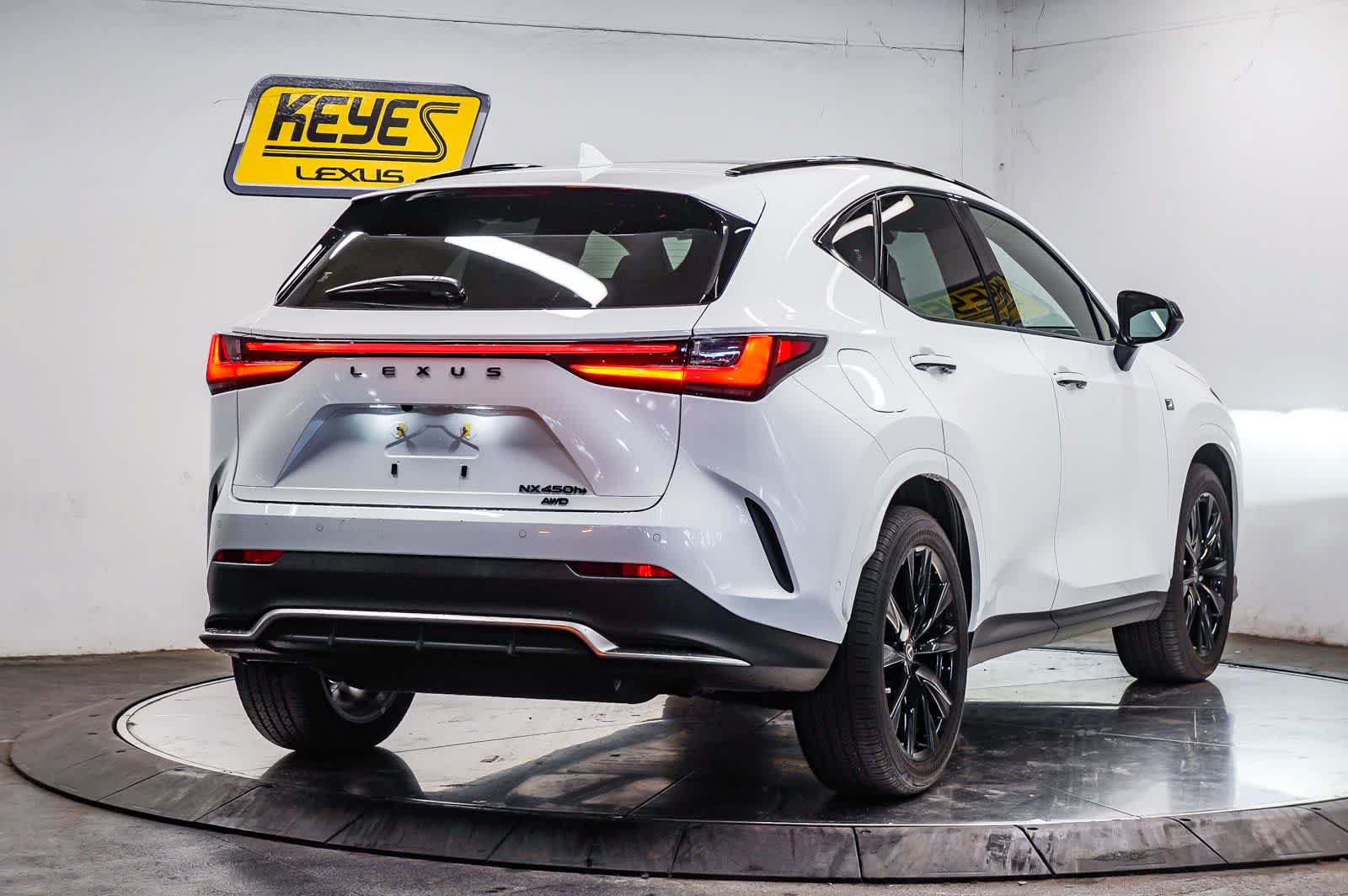 Used 2026 Lexus NX 450h+ F Sport AWD/4WD image 4