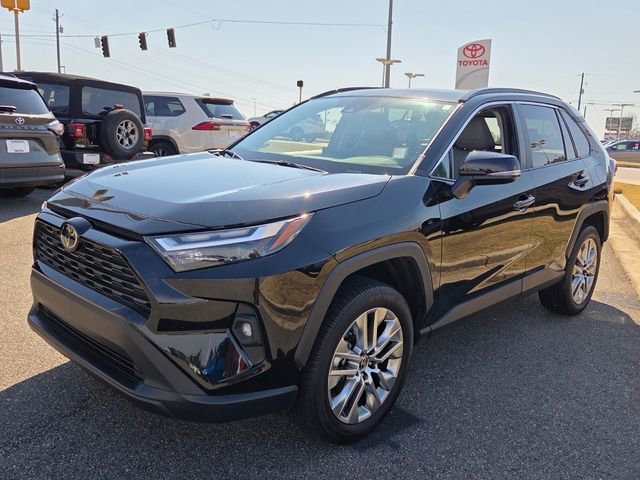 Used 2023 Toyota RAV4 XLE Premium image 3