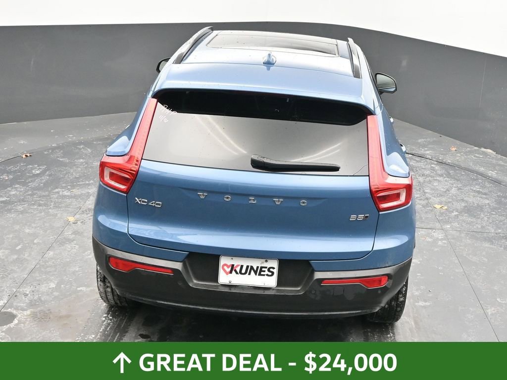 Used 2024 Volvo XC40 B5 Core image 38