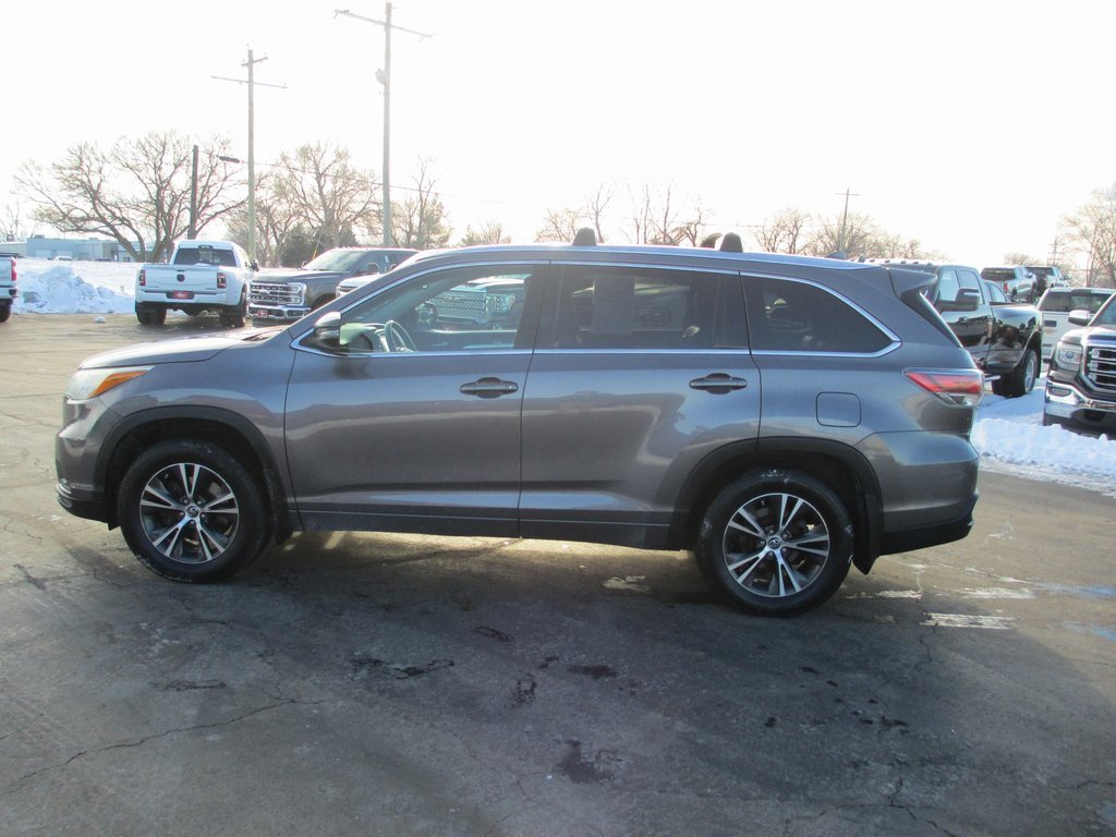 Used 2016 Toyota Highlander XLE image 8