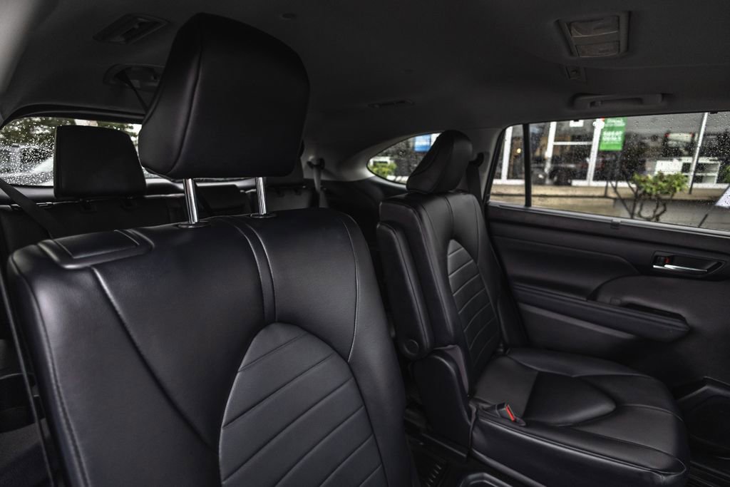 Used 2023 Toyota Highlander XLE image 35