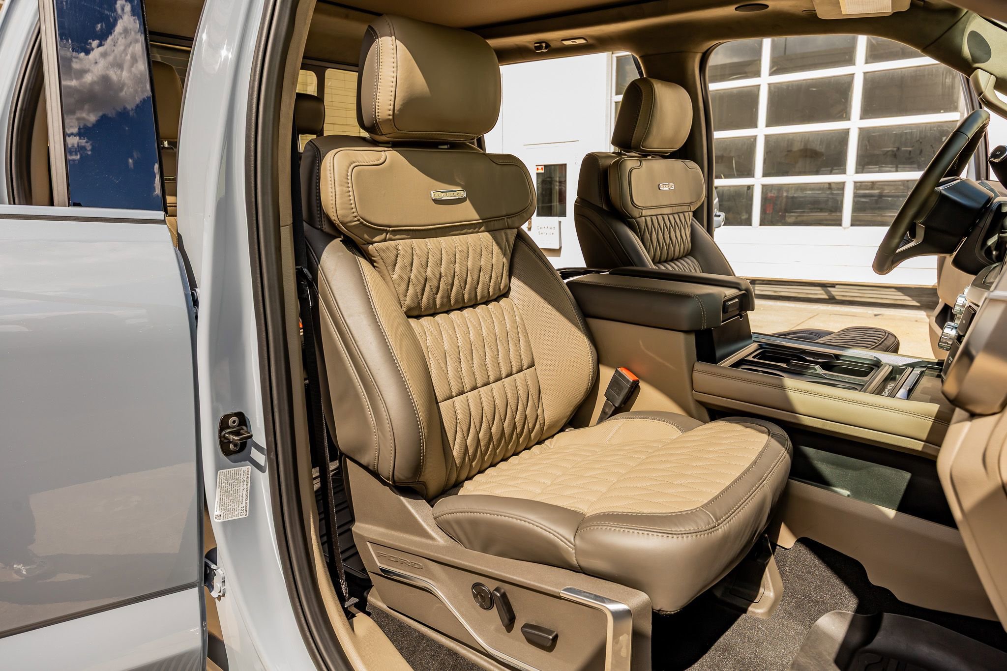 Used 2026 Ford F450 Platinum w/ Platinum Plus Package image 31