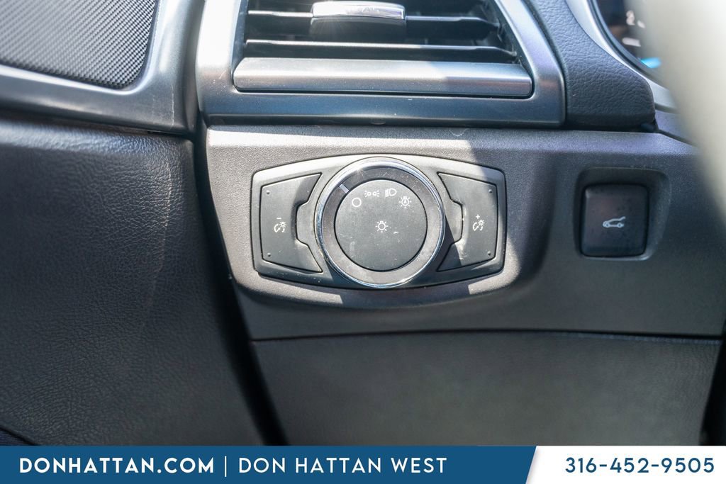 Used 2016 Ford Fusion SE FWD image 14