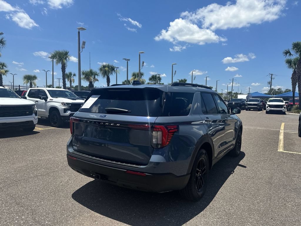 Used 2025 Ford Explorer Active RWD image 16