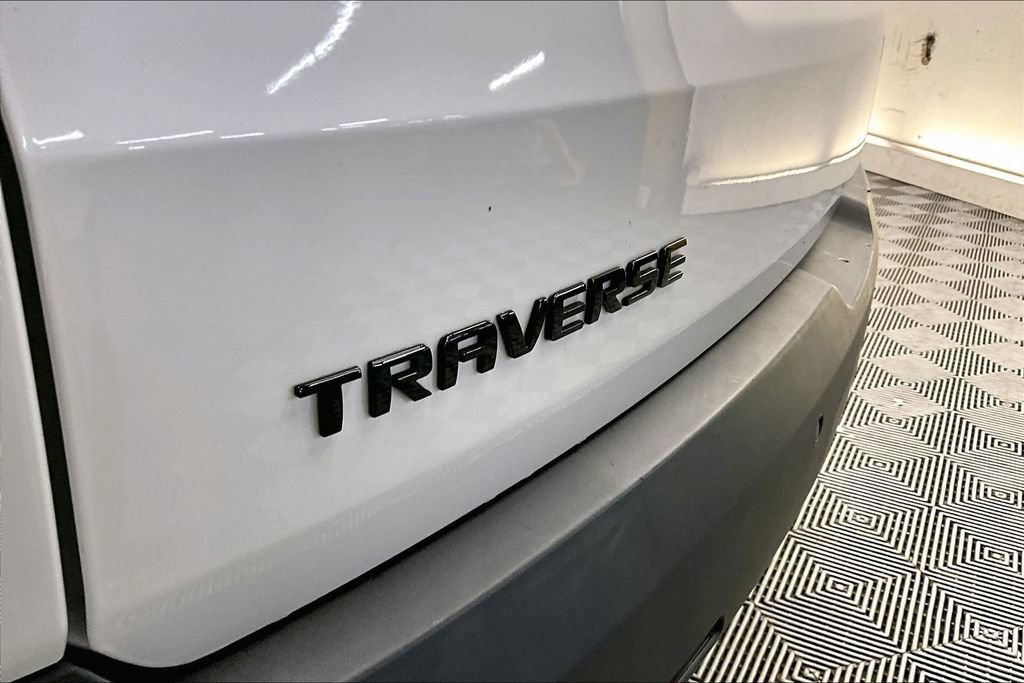 Used 2021 Chevrolet Traverse RS FWD image 30