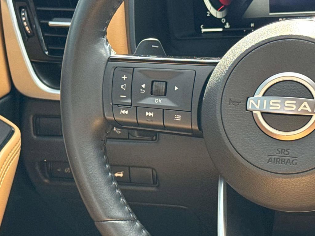 Used 2023 Nissan Rogue Platinum w/ Platinum Premium Package FWD image 17