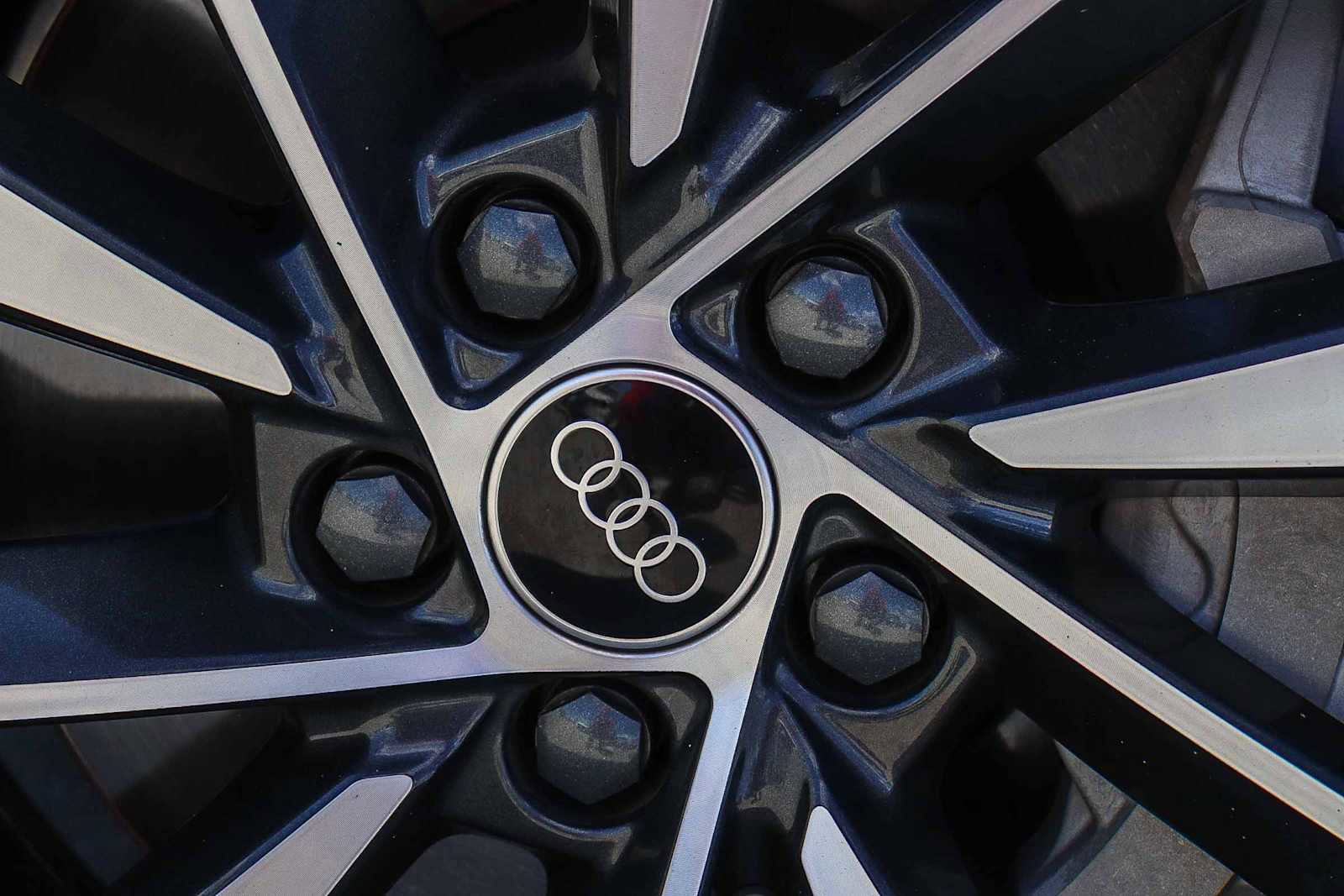 Used 2023 Audi Q5 2.0T Premium w/ Convenience Package image 15