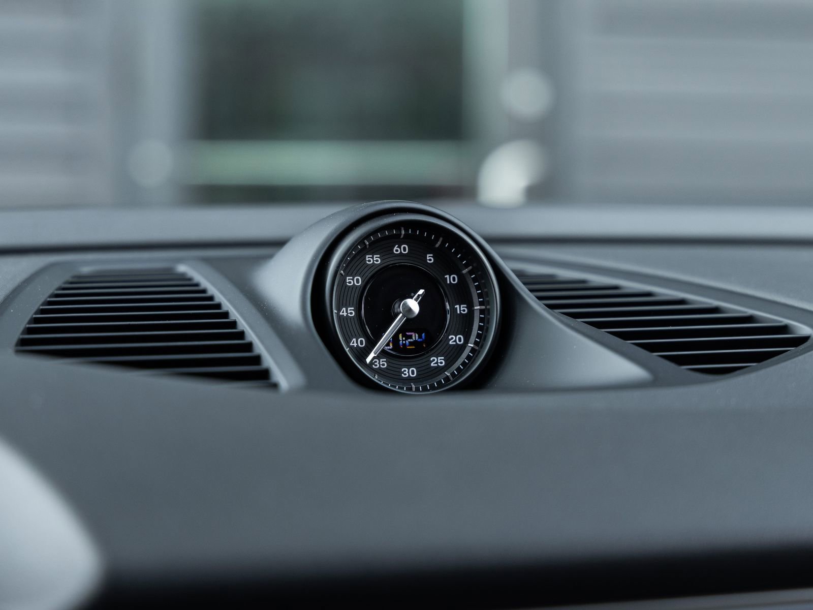 New 2026 Porsche Macan Electric RWD image 33