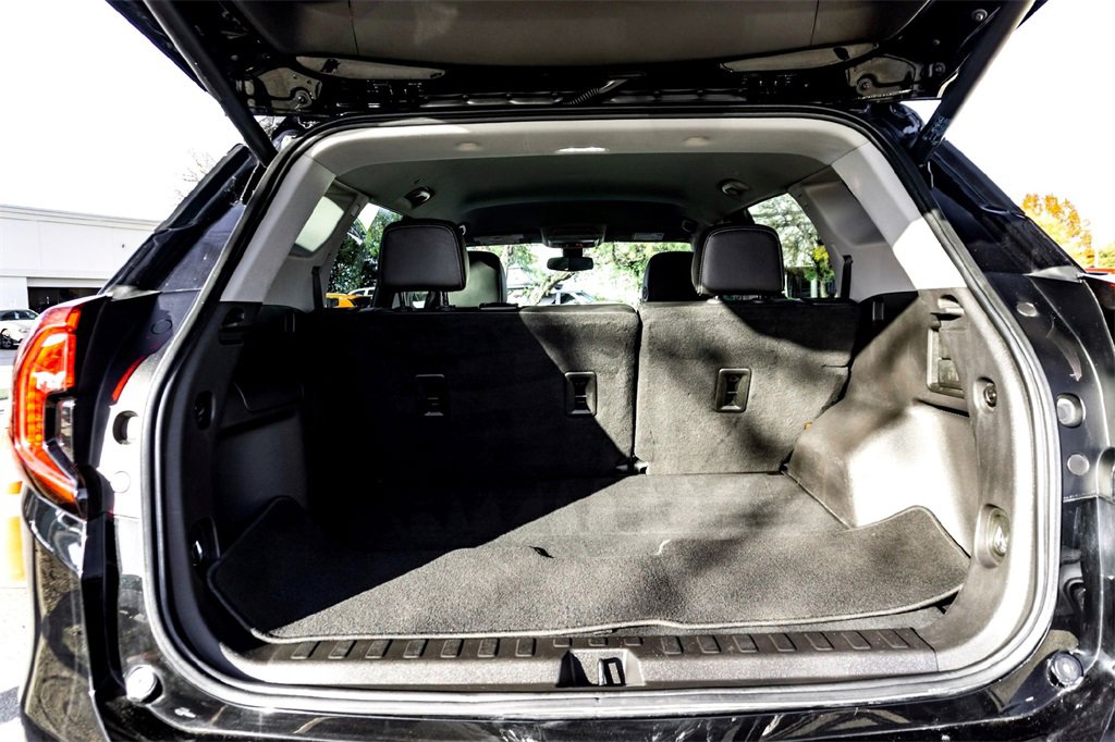 Used 2024 GMC Terrain SLT image 30