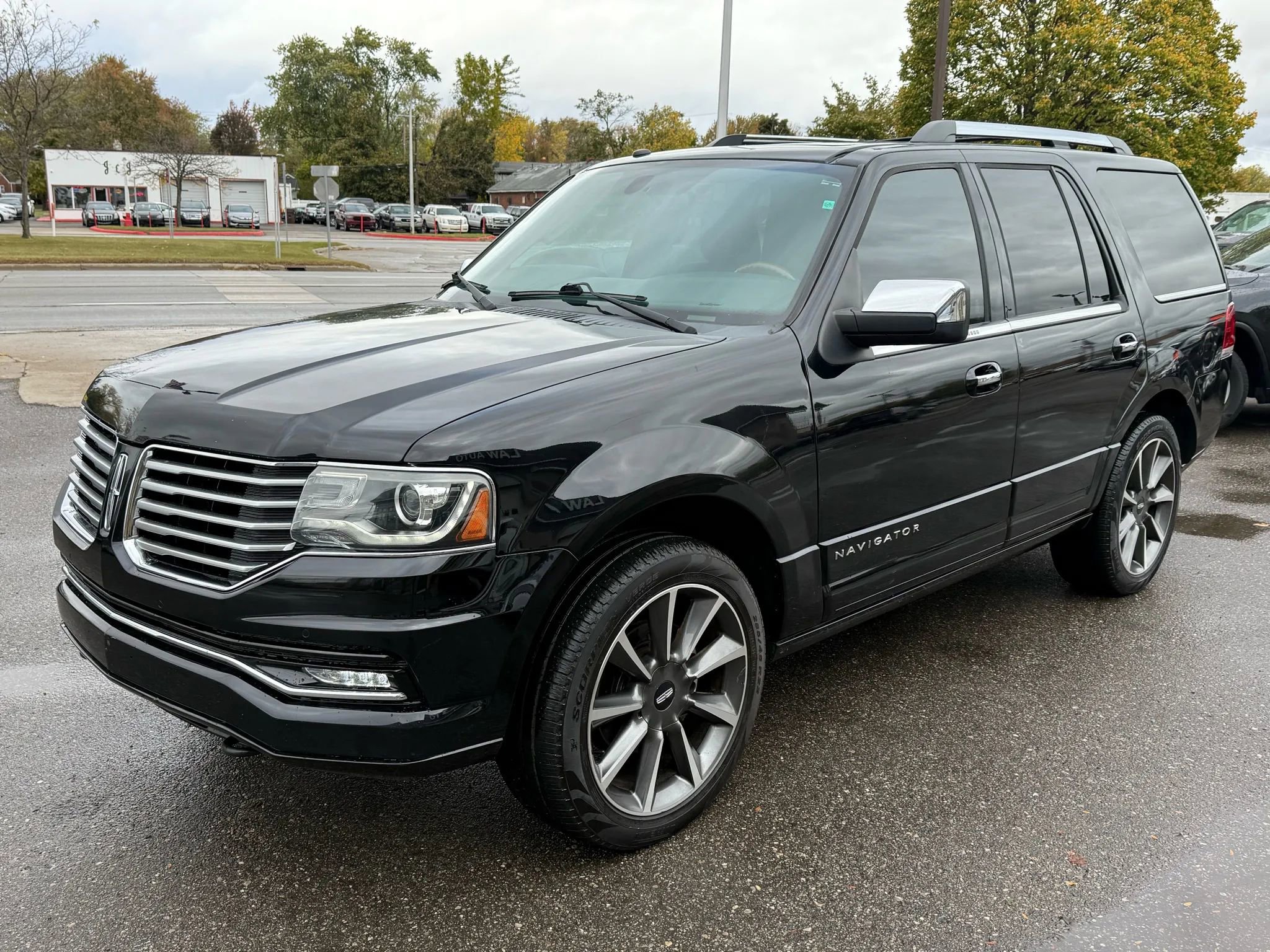 Used 2016 Lincoln Navigator Reserve image 1