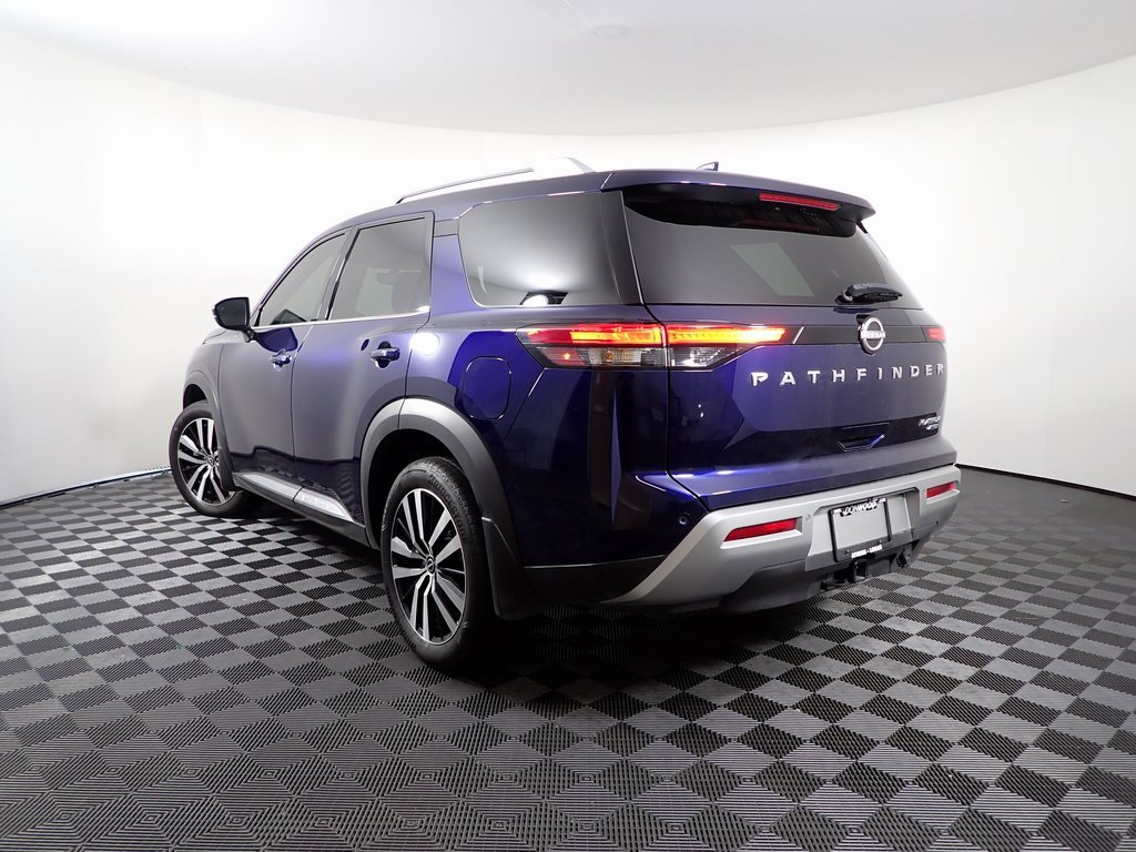Used 2024 Nissan Pathfinder Platinum image 11