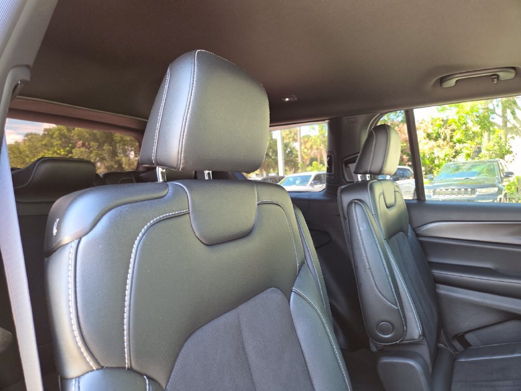 Certified 2024 Jeep Grand Cherokee L Altitude AWD/4WD image 19