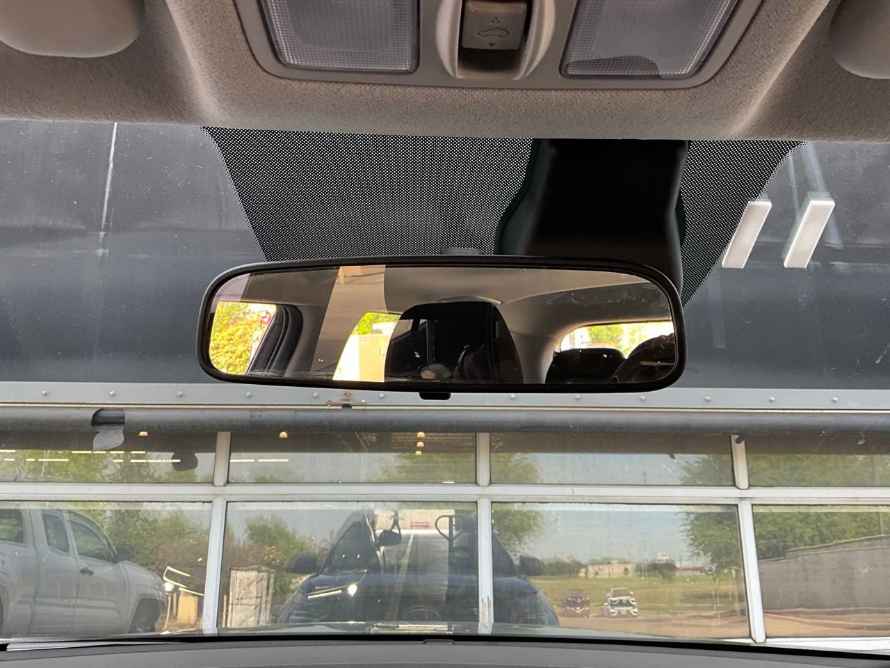 Used 2025 Hyundai Venue SEL image 17