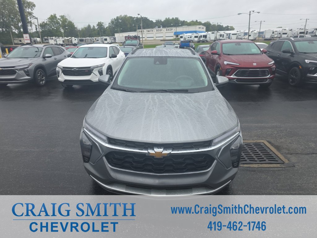 Used 2025 Chevrolet Trax LT FWD image 10