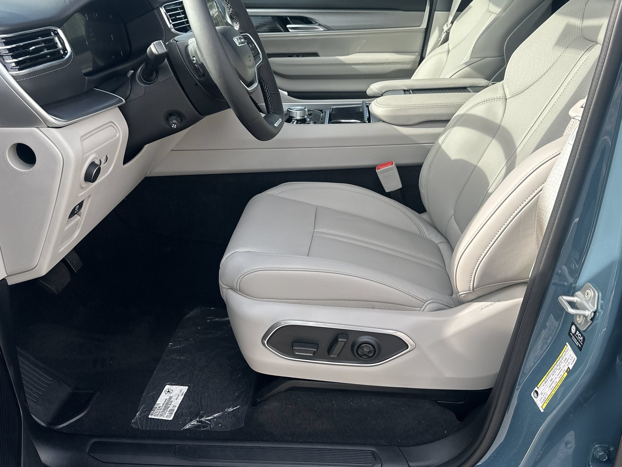 New 2026 Jeep Grand Wagoneer L Limited AWD/4WD image 9