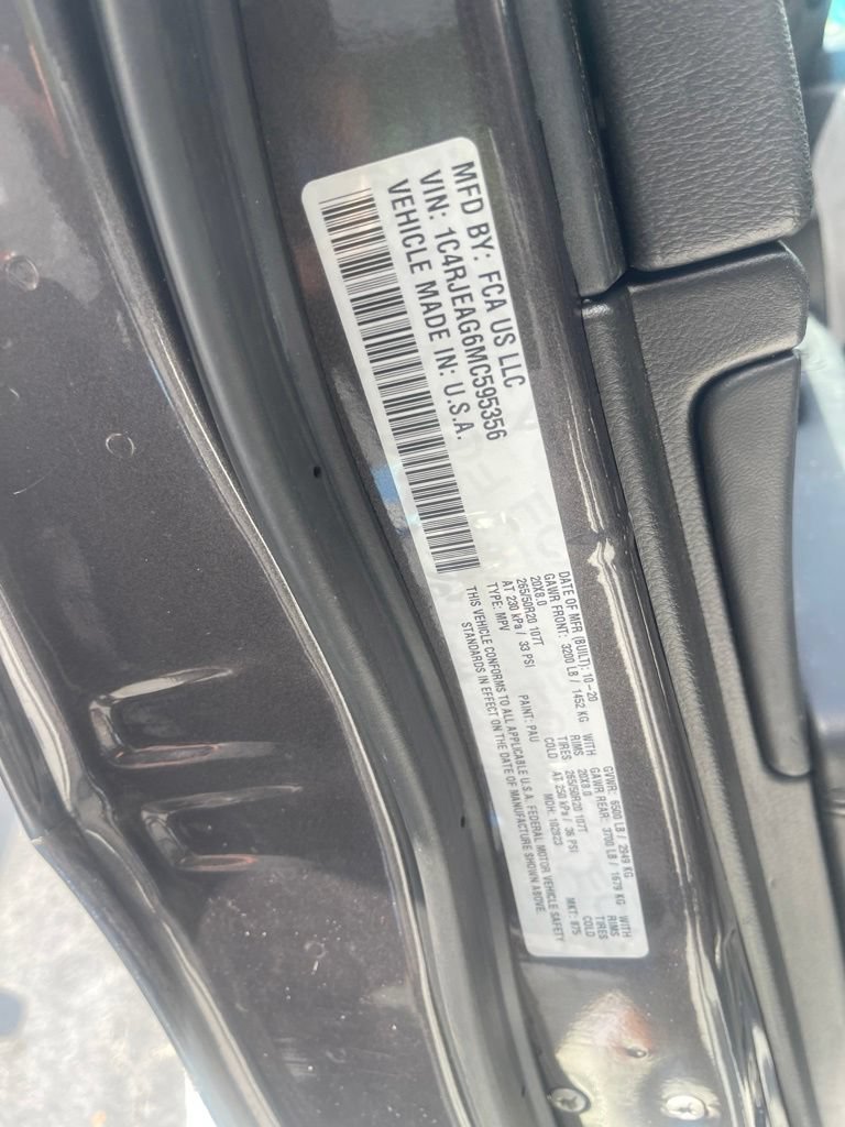 Used 2021 Jeep Grand Cherokee Laredo X RWD image 9