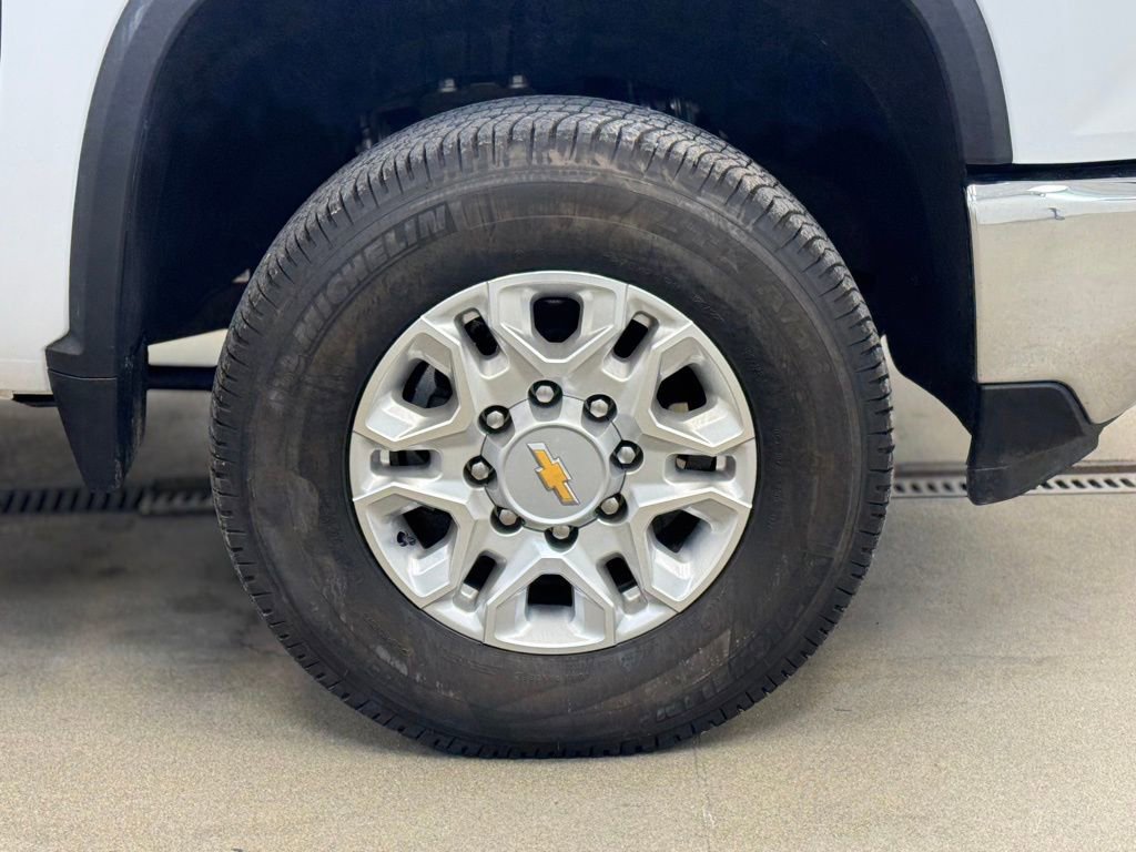 Used 2025 Chevrolet Silverado 2500 LT image 4
