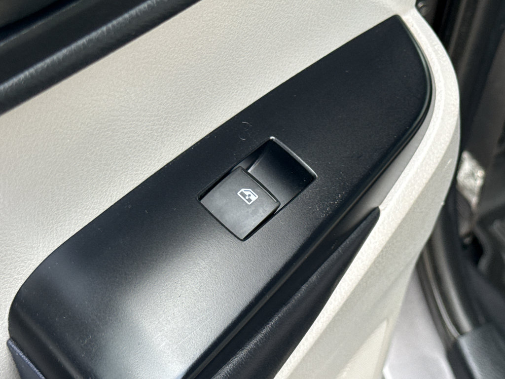 Used 2019 Toyota Highlander Plus AWD/4WD image 30
