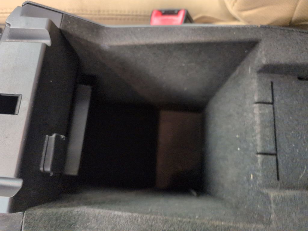 Used 2016 Ford Explorer XLT w/ Equipment Group 201A image 38