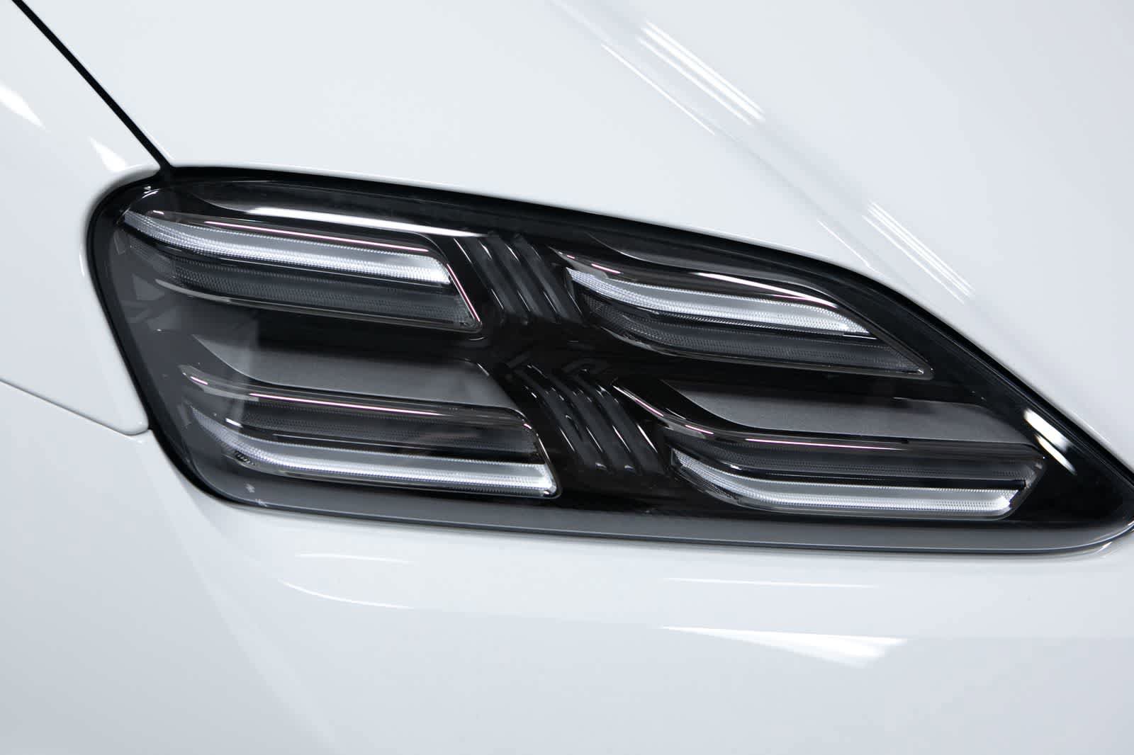 New 2026 Porsche Macan Electric RWD image 16