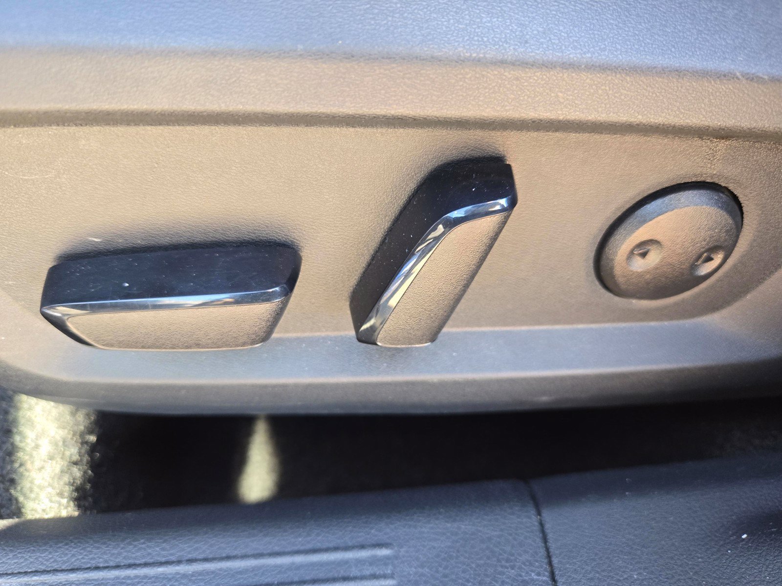 Used 2025 Nissan Rogue SV FWD image 14
