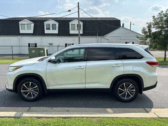 Used 2019 Toyota Highlander XLE AWD/4WD image 30