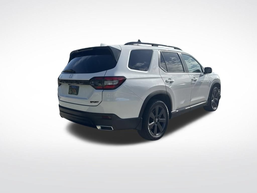 Used 2025 Honda Pilot Sport image 5