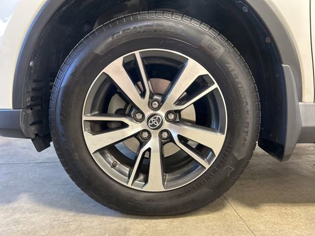 Used 2017 Toyota RAV4 XLE AWD/4WD image 10