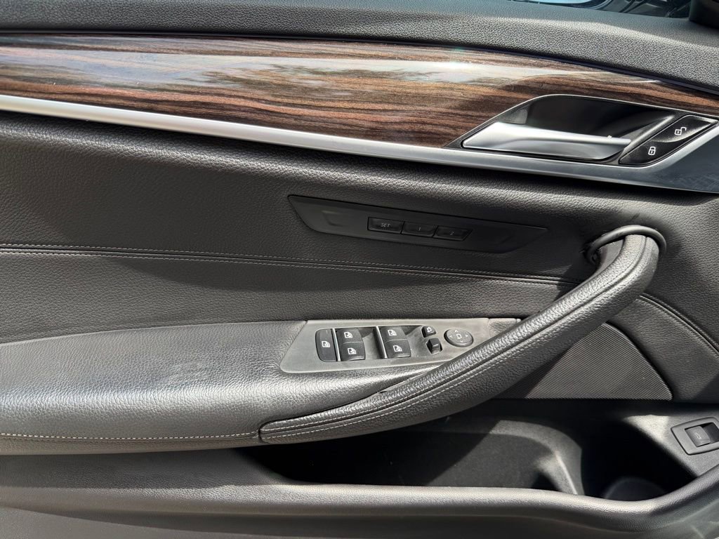 Used 2018 BMW 530e w/ Premium Package image 14