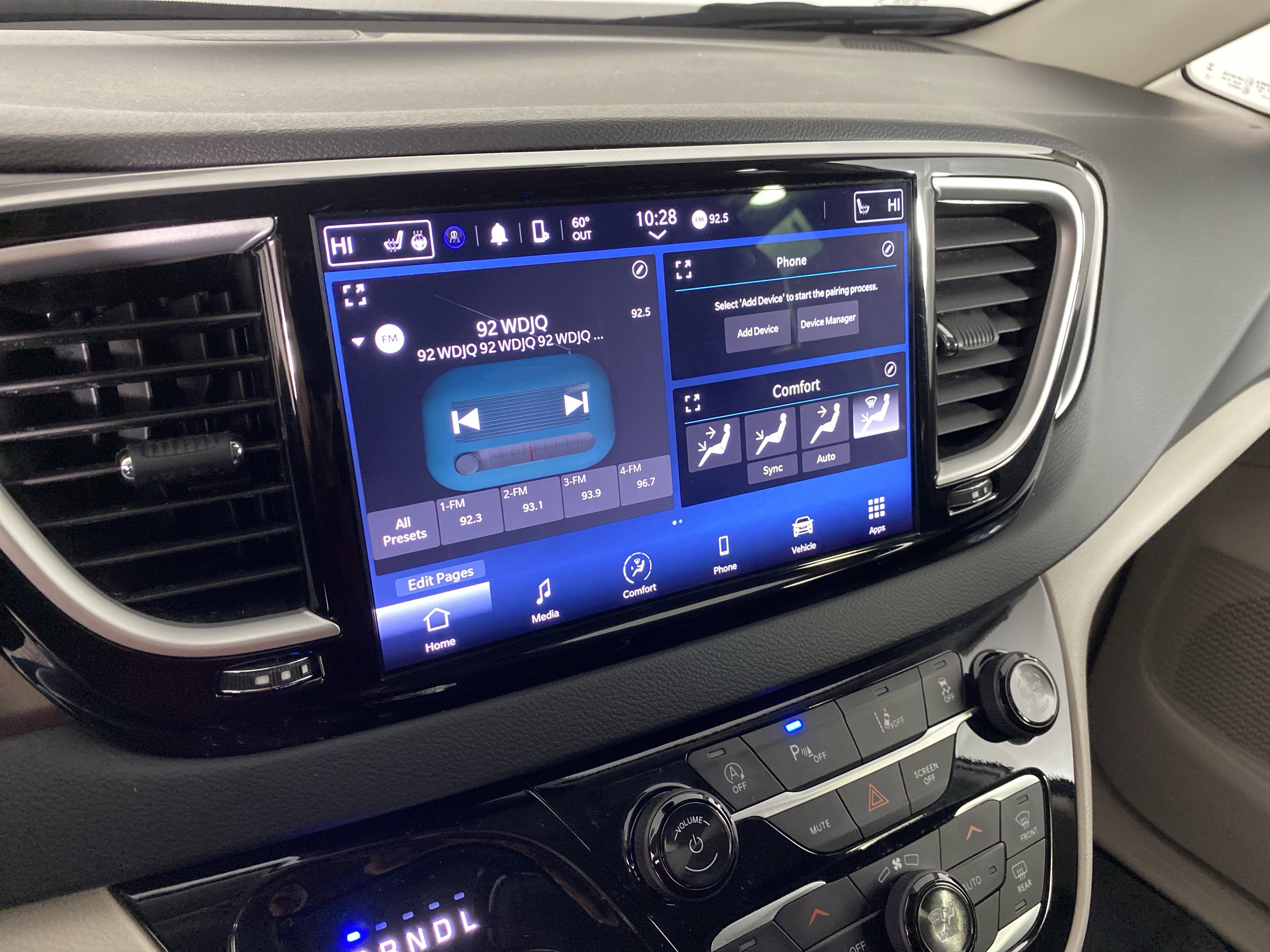 Used 2024 Chrysler Pacifica Touring-L image 28