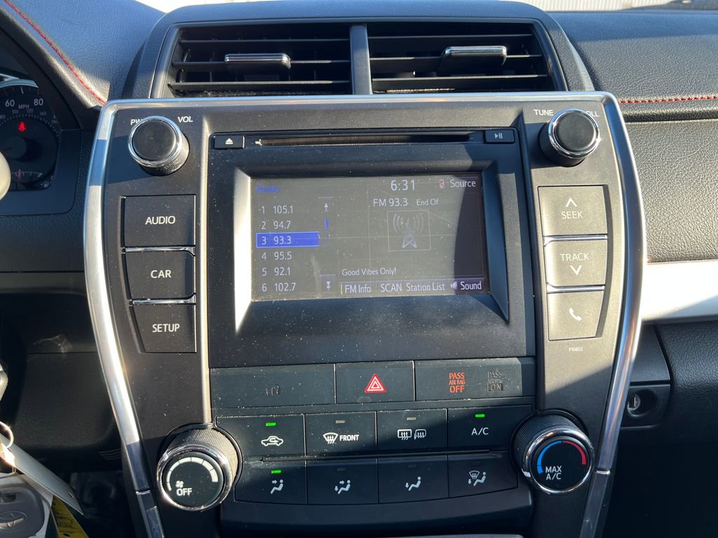 Used 2015 Toyota Camry SE FWD image 16